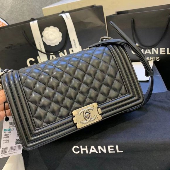 CHANEL HANDBAG - Picture 1 of 8
